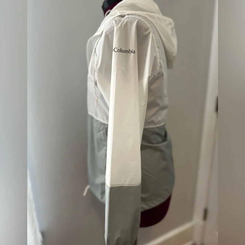 Women’s XS SEMO Columbia Windbreaker.  NWOT.